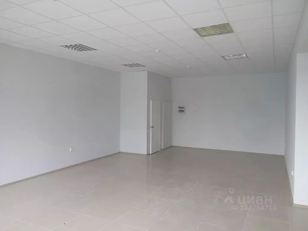 Помещение свободного назначения в Краснодарский край, Ейск ул. ... - Фото 0