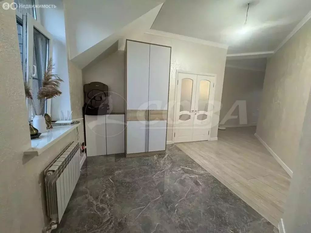 4-комнатная квартира: Махачкала, улица Крылова, 20 (150 м) - Фото 1