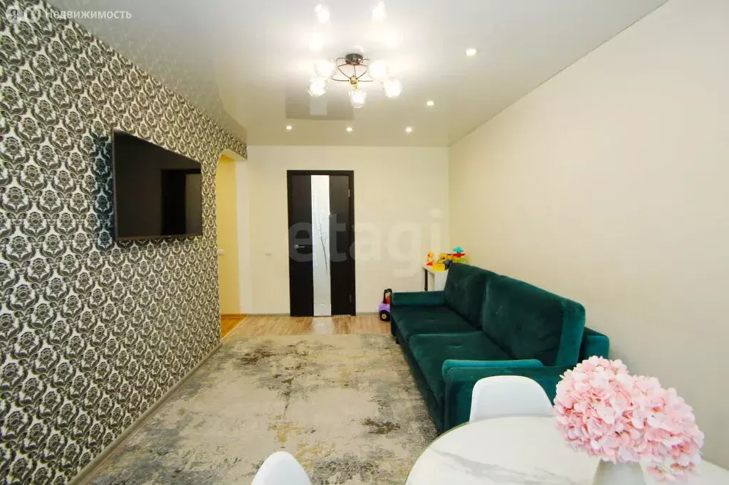 2-комнатная квартира: Ялуторовск, улица 50 лет Октября, 6 (43.1 м) - Фото 2