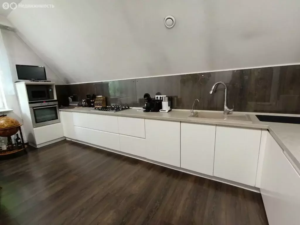 3-комнатная квартира: Калининград, улица Каштановая Аллея, 7 (100 м) - Фото 1