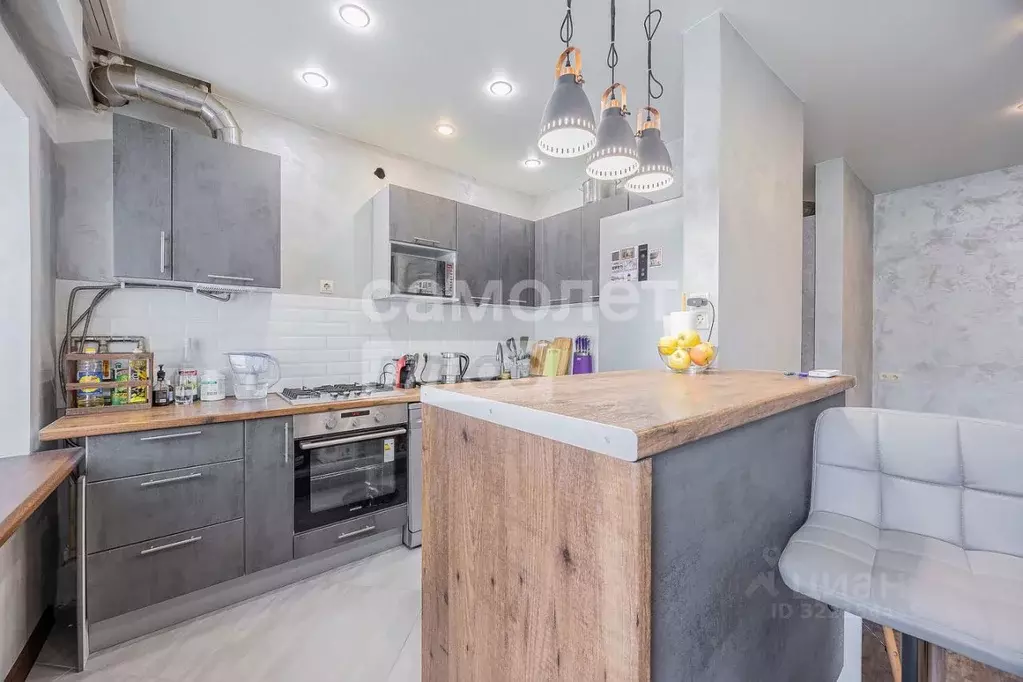 3-к кв. Нижегородская область, Нижний Новгород ул. Максима Горького, ... - Фото 1