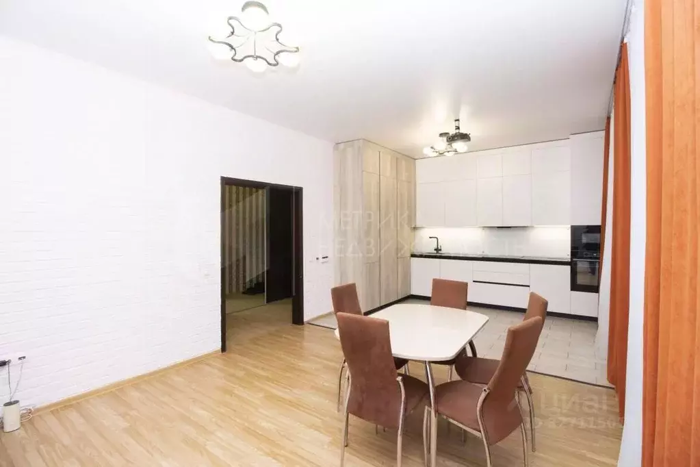 3-к кв. Тюменская область, Тюмень ул. Василия Гольцова, 15 (117.6 м) - Фото 1