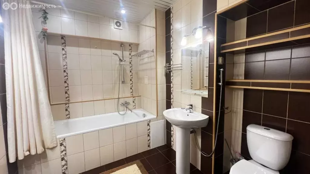 3-комнатная квартира: Сыктывкар, улица Свободы, 21 (72 м) - Фото 0