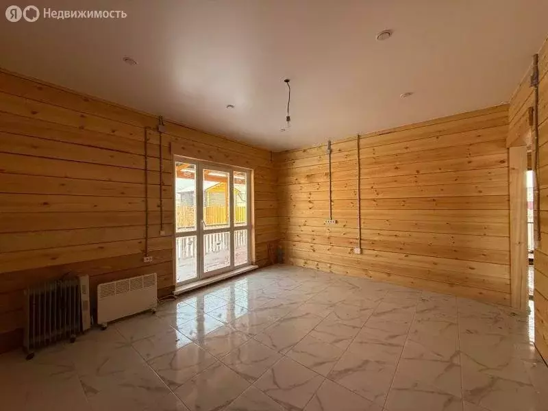 Дом в Урик, Васильковая улица (210 м) - Фото 1