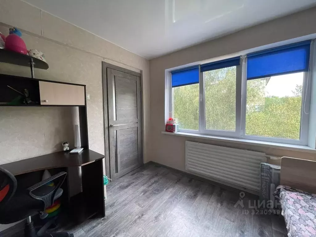 4-к кв. Омская область, Омск Сибирский просп., 8/3 (60.0 м) - Фото 0