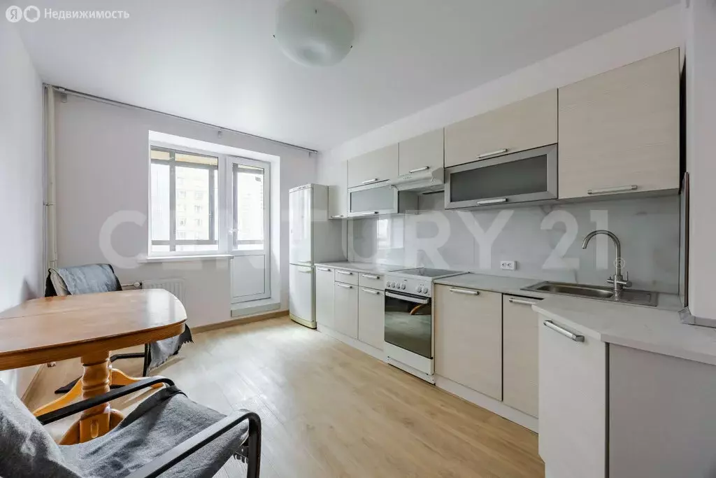 3-комнатная квартира: Парголово, улица Фёдора Абрамова, 4 (85 м) - Фото 0
