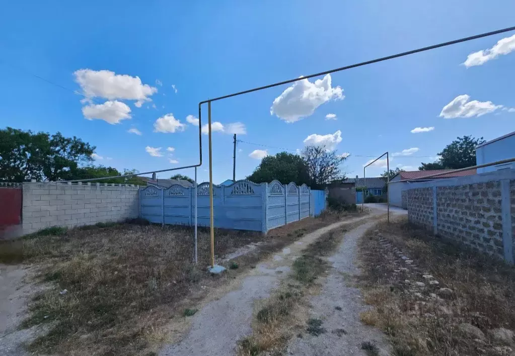 Участок в Крым, Евпатория городской округ, Заозерное пгт ул. Садовая, ... - Фото 0