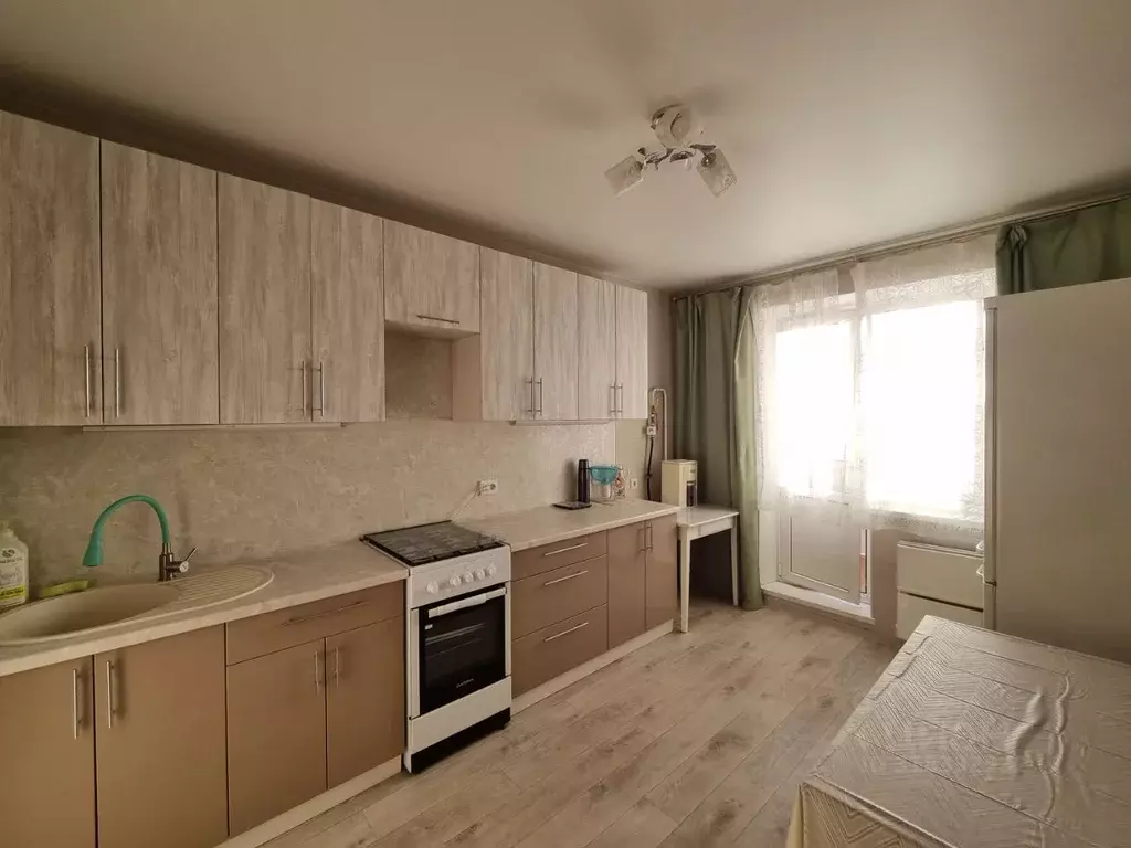 2-к кв. Омская область, Омск ул. Крупской, 8 (62.0 м) - Фото 0
