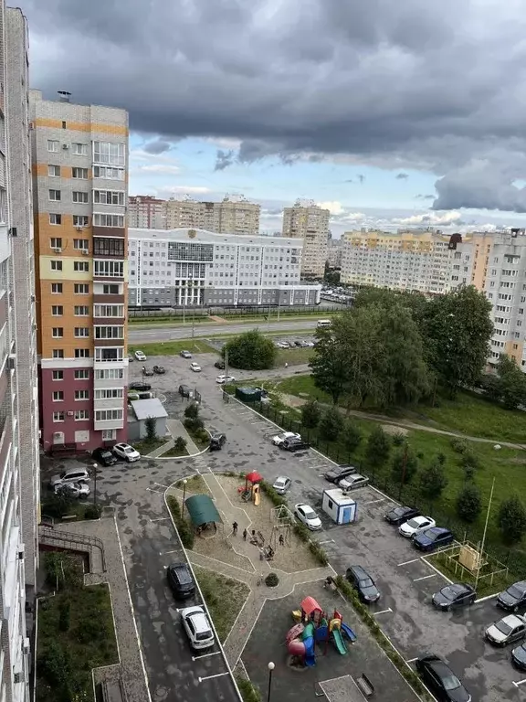 2-к кв. Брянская область, Брянск ул. Горбатова, 10 (79.9 м) - Фото 0