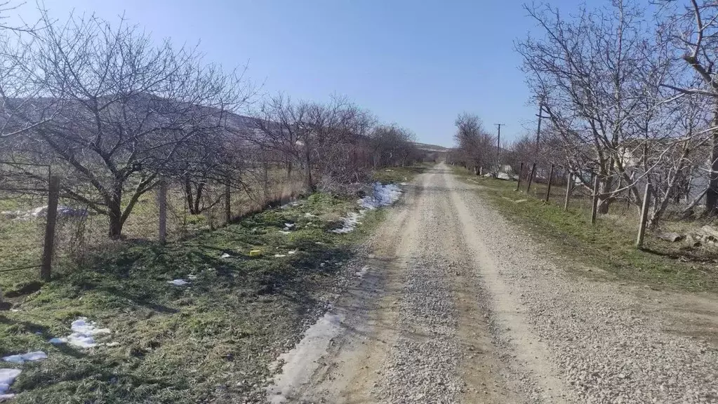 Участок в Крым, Кировский район, Первомайское с/пос, с. Отважное ул. ... - Фото 1