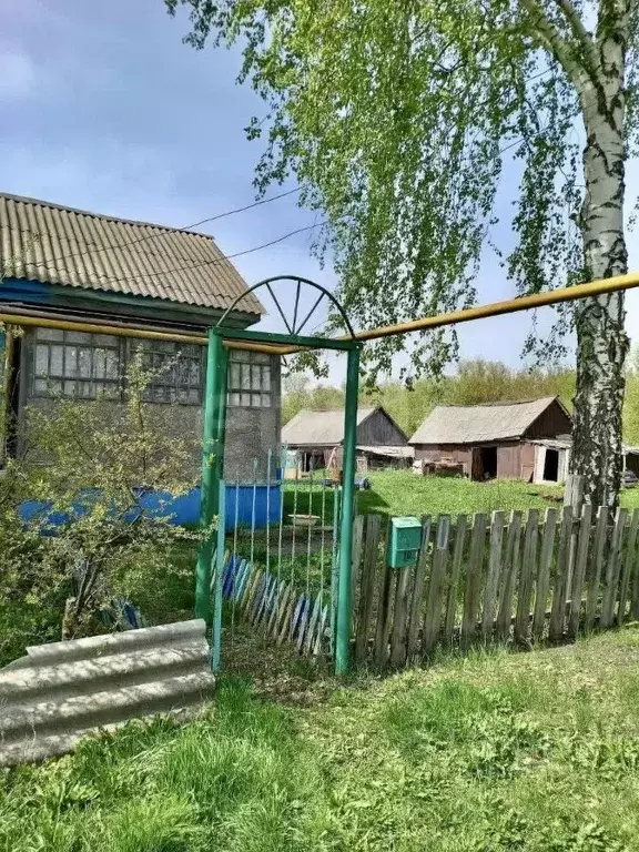 Дом в Саратовская область, Аркадакский район, Краснознаменское ... - Фото 0