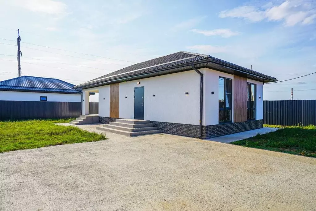 Дом в Адыгея, Тахтамукайский район, Старобжегокай аул ул. Нахимова (90 ... - Фото 1