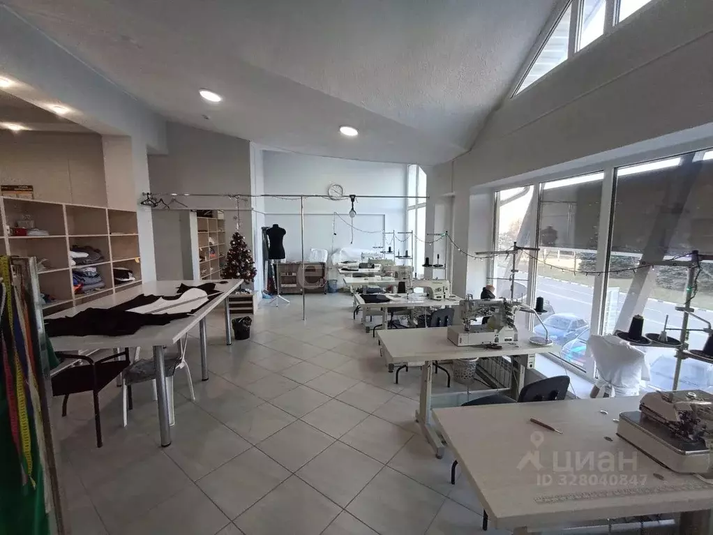 Помещение свободного назначения в Адыгея, Майкоп Пионерская ул., 385А ... - Фото 1