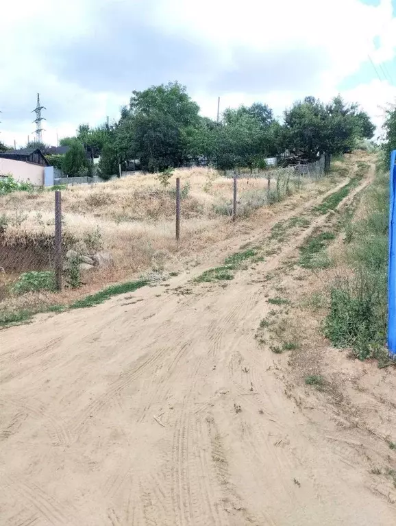Участок в Волгоградская область, Волжский Рассвет СНТ, ул. Линейная ... - Фото 1