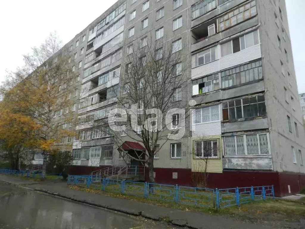 3-комнатная квартира: Тобольск, 7-й микрорайон, 19 (61 м) - Фото 0