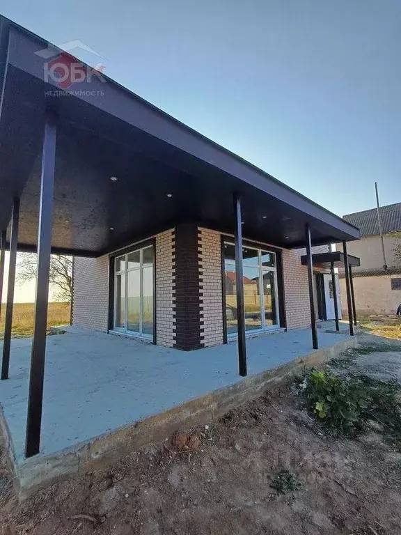 Дом в Крым, Евпатория городской округ, Новоозерное пгт пл. Центральная ... - Фото 1