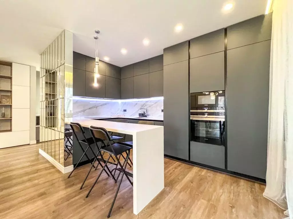 6-к кв. Иркутская область, Иркутск ул. Сурикова, 10 (180.0 м) - Фото 1