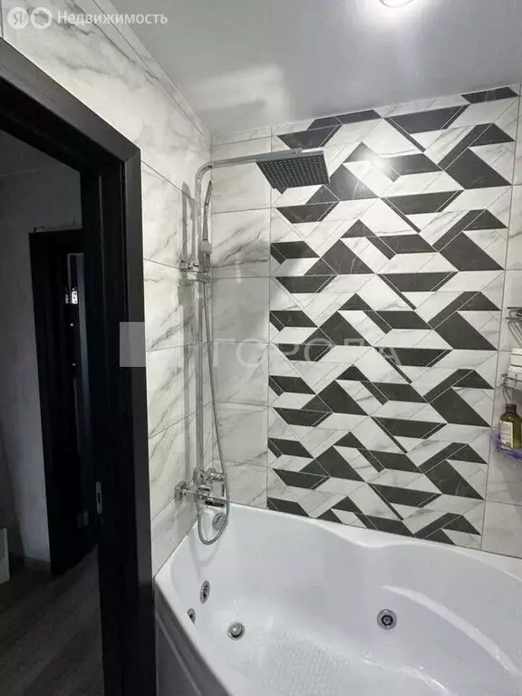 3-комнатная квартира: Барнаул, улица Сухэ-Батора, 16 (65.7 м) - Фото 1