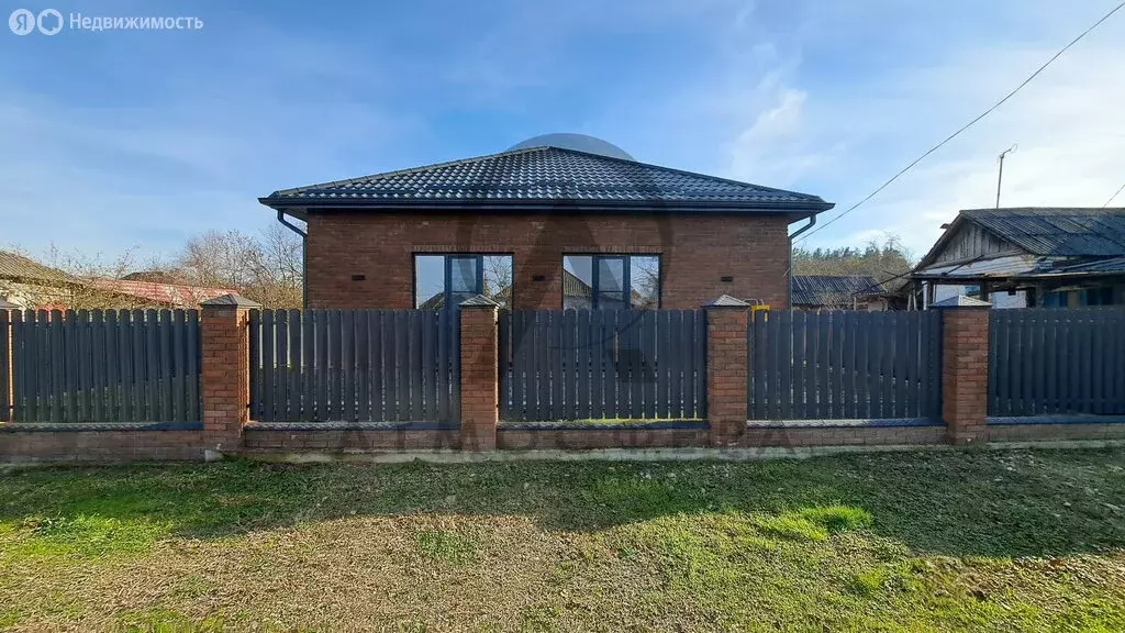 Дом в Апшеронск, Тихая улица (74.2 м) - Фото 1