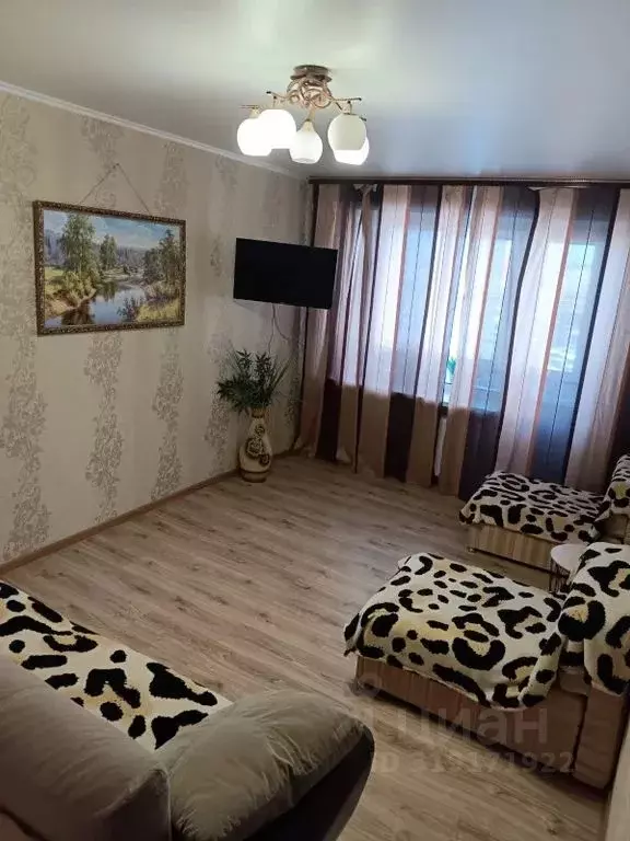 2-к кв. Волгоградская область, Суровикино 2-й мкр, 7 (41.0 м) - Фото 0