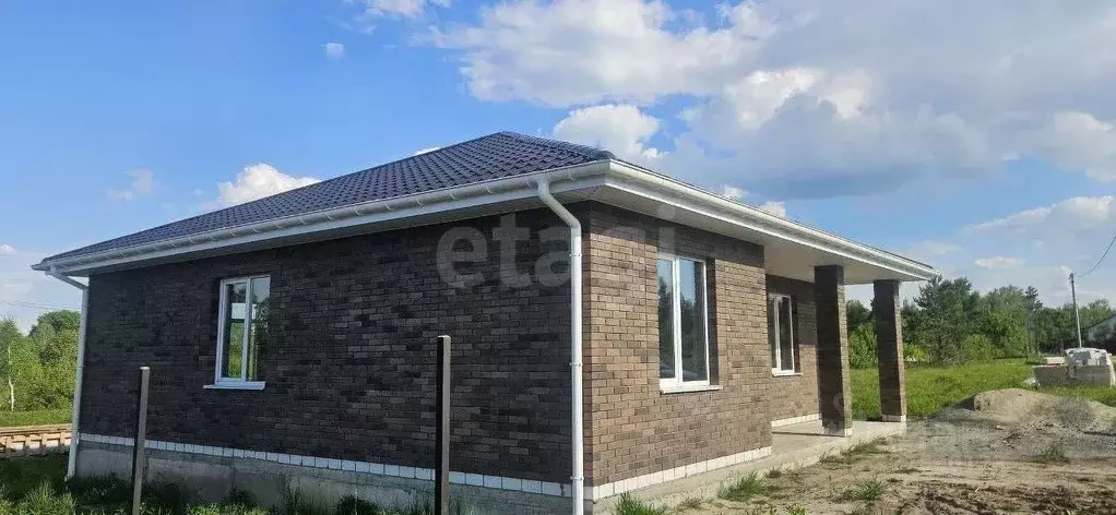 Дом в Брянская область, Брянский район, Отрадненское с/пос, с. ... - Фото 1