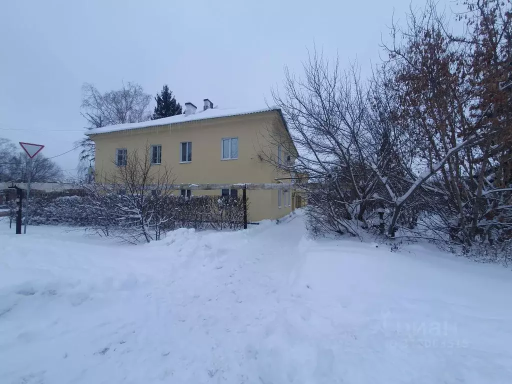 3-к кв. Самарская область, Кинель городской округ, Усть-Кинельский пгт ... - Фото 0