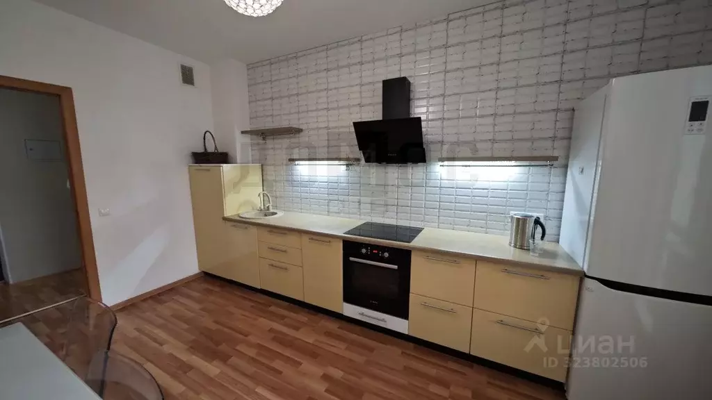 2-к кв. Свердловская область, Екатеринбург ул. Щорса, 109 (60.8 м) - Фото 1