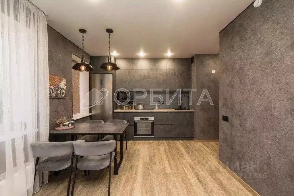 2-к кв. Тюменская область, Тюмень ул. Новоселов, 103к1 (61.5 м) - Фото 1