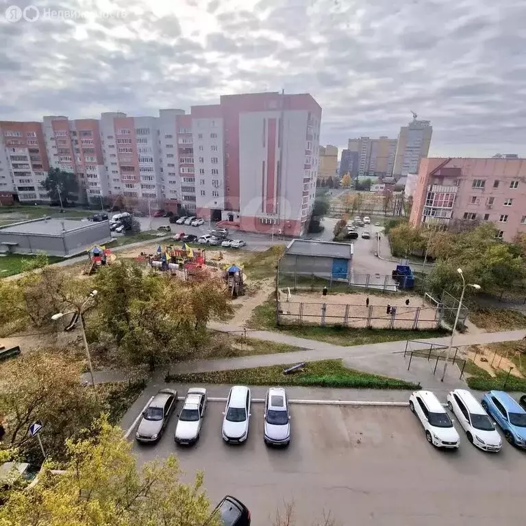 2-комнатная квартира: Тюмень, улица Николая Чаплина, 126 (52.4 м) - Фото 1