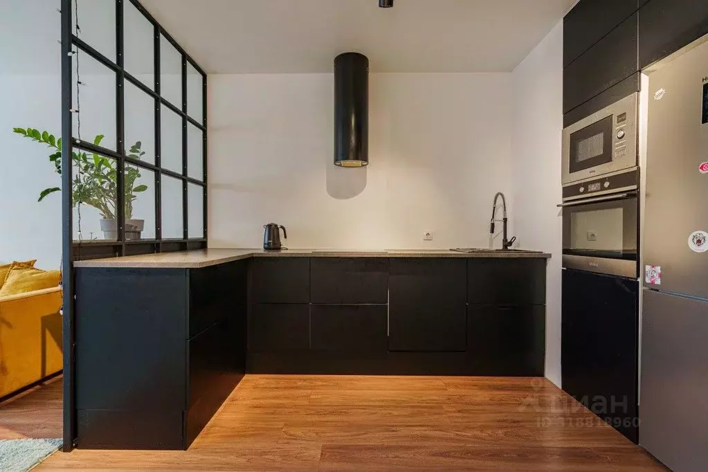 3-к кв. Свердловская область, Екатеринбург ул. Азина, 22/2 (84.1 м) - Фото 0