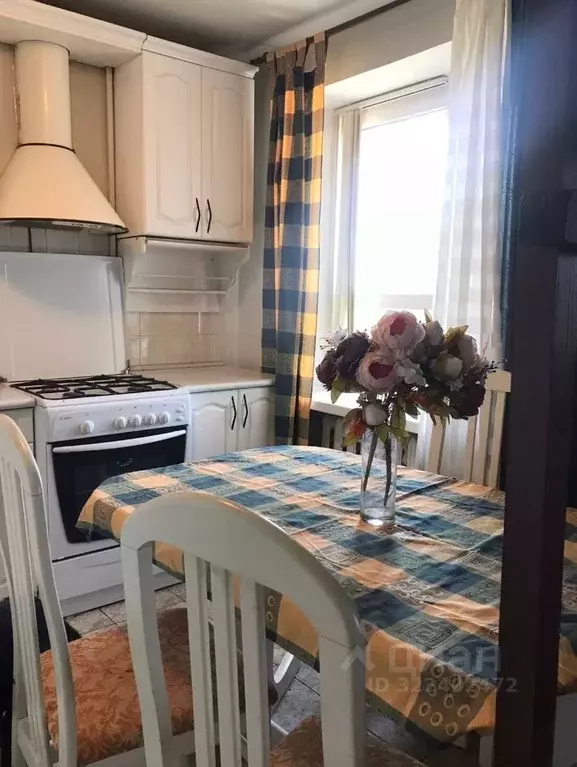 4-к кв. Волгоградская область, Волгоград ул. Кирова, 107Б (74.3 м) - Фото 0