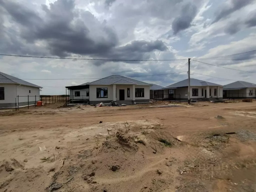 Дом в Астраханская область, Приволжский район, с. Началово, Сосновый ... - Фото 1