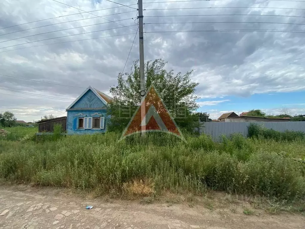 Дом в Астраханская область, Наримановский район, с. Старокучергановка ... - Фото 0