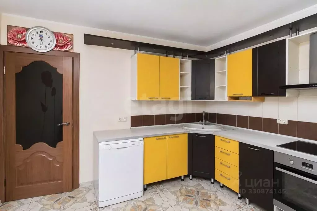 3-к кв. Тюменская область, Тюмень ул. Пермякова, 72к1 (90.9 м) - Фото 1