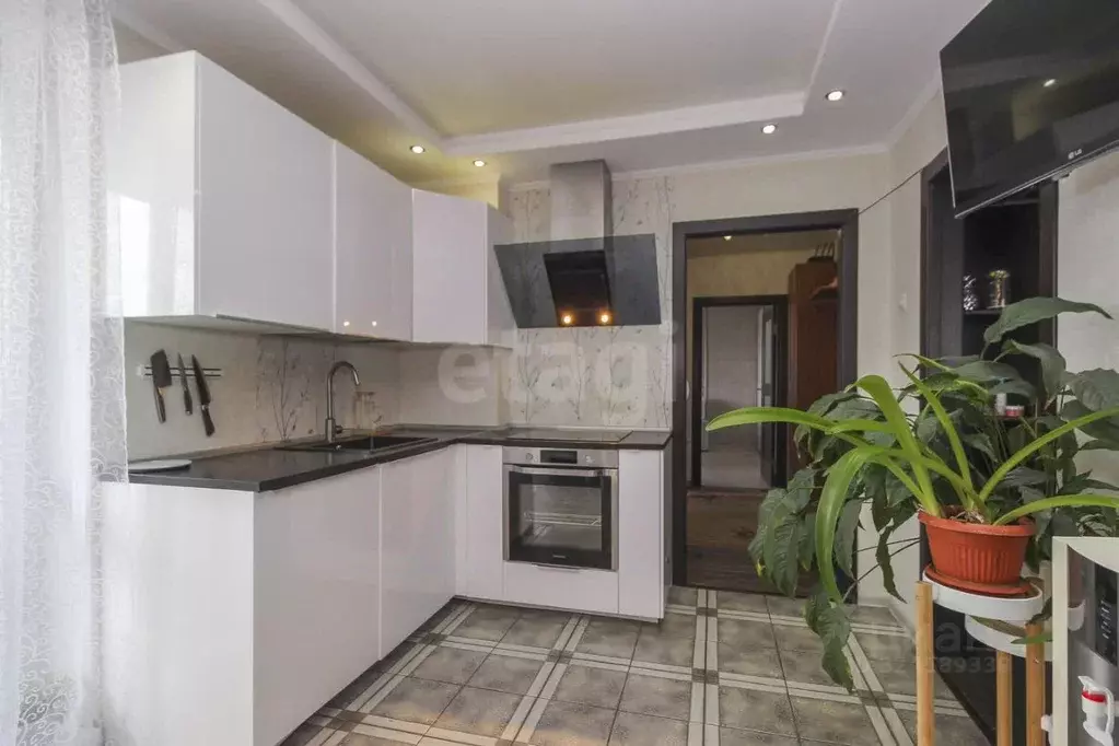 4-к кв. Омская область, Омск ул. Конева, 28 (81.2 м) - Фото 1