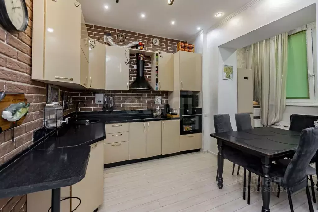 2-к кв. Тюменская область, Тюмень ул. Евгения Богдановича, 16 (64.6 м) - Фото 1