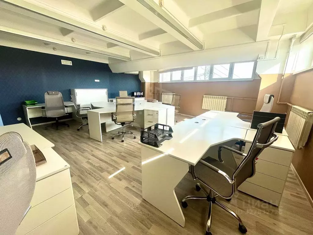 Офис в Санкт-Петербург ул. Оптиков, 4 (100 м) - Фото 1