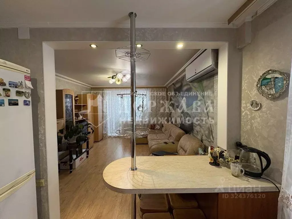 2-к кв. Кемеровская область, Междуреченск просп. Шахтеров, 27 (41.5 м) - Фото 1