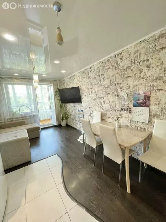 3-комнатная квартира: Киров, Ленинский район, улица Азина, 17 (69.9 м) - Фото 1