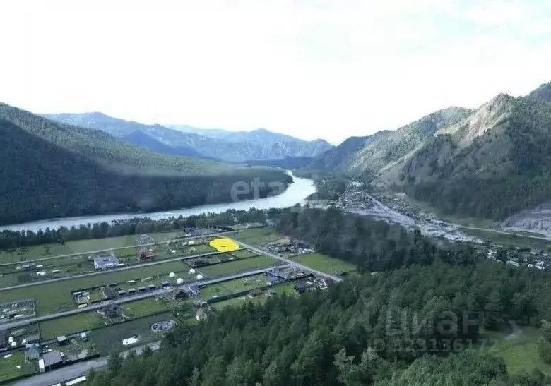 Участок в Алтай, Чемальский район, Узнезинское с/пос, с. Узнезя ул. ... - Фото 1