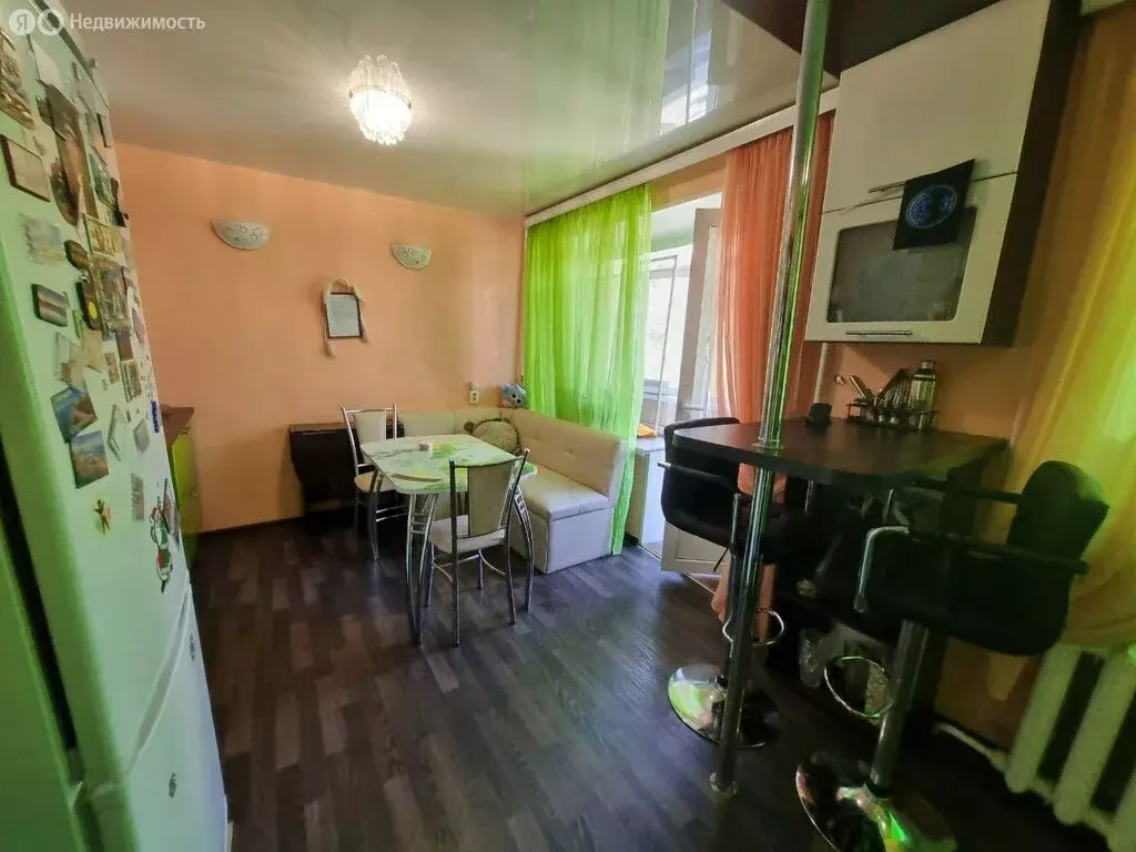 3-комнатная квартира: Кировград, улица Лермонтова, 73 (75.9 м) - Фото 0