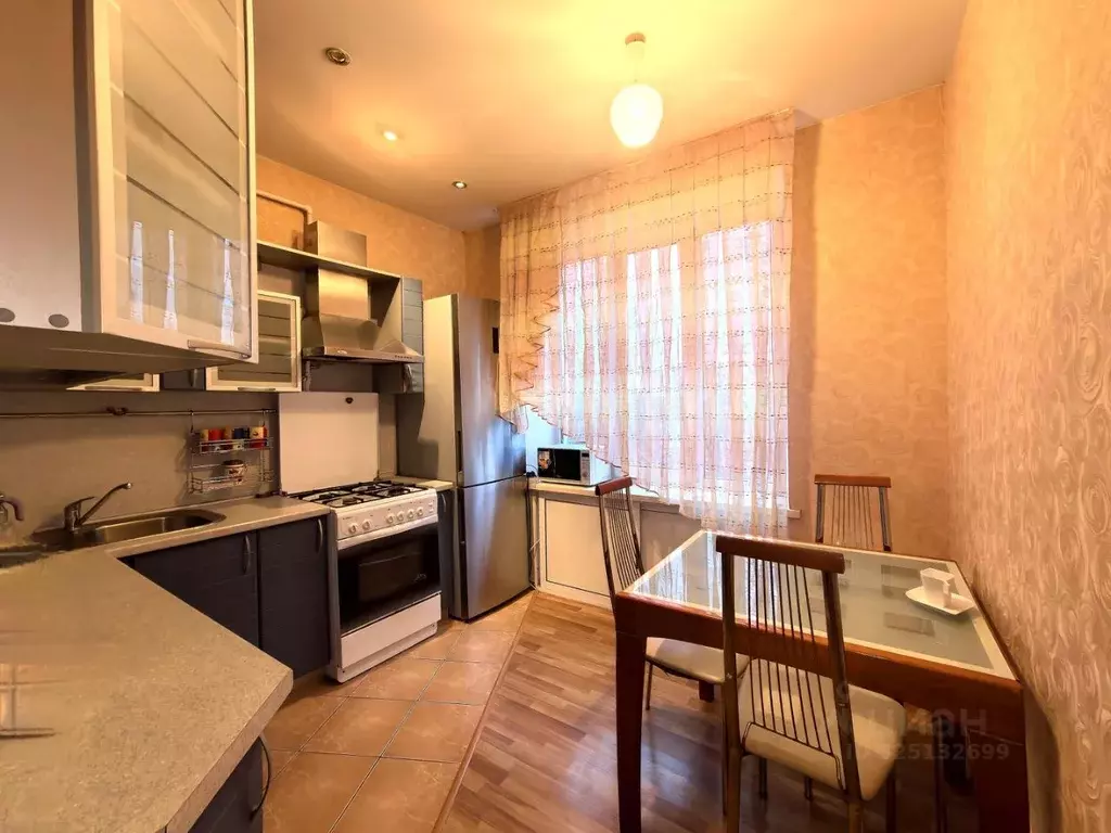 3-к кв. Волгоградская область, Волгоград Удмуртская ул., 2 (76.2 м) - Фото 0