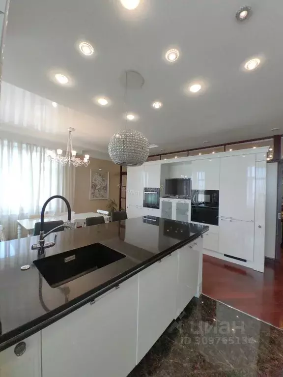 4-к кв. Башкортостан, Уфа ул. Кирова, 34 (203.0 м) - Фото 0