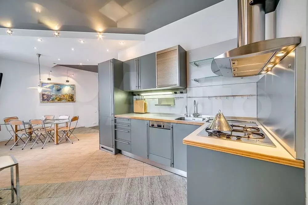 4-к. квартира, 210 м, 4/7 эт. - Фото 0