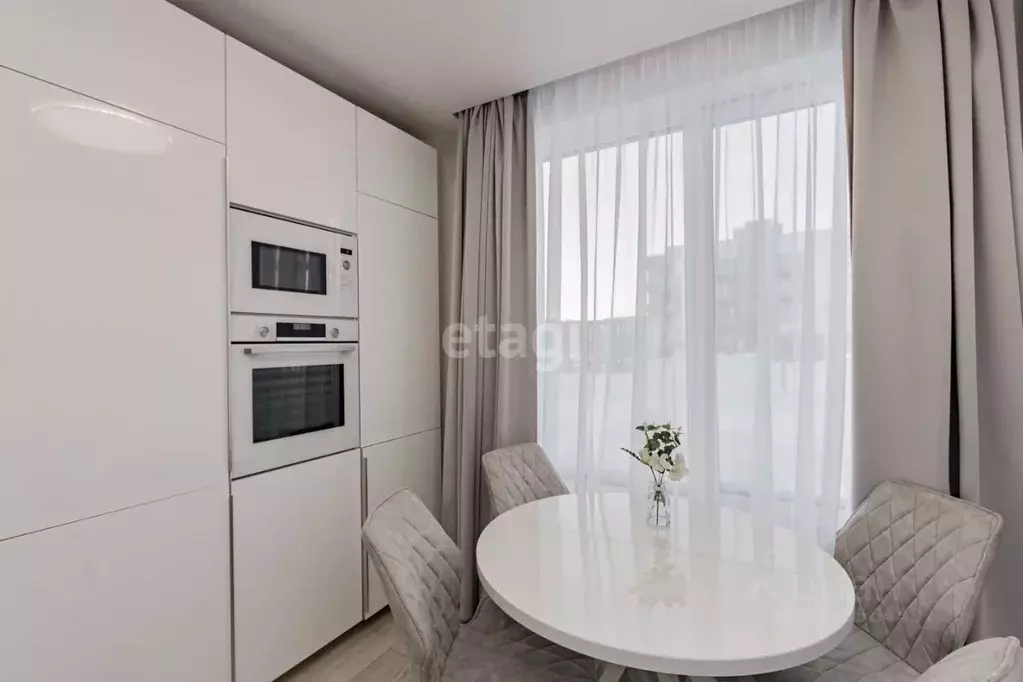 1-к кв. Тюменская область, Тюмень ул. Федюнинского, 30к1 (47.1 м) - Фото 0