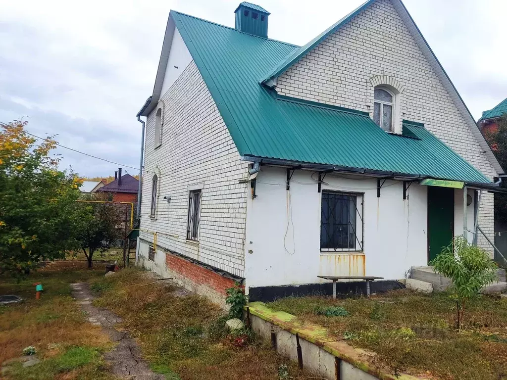 Дом в Саратовская область, пос. Рейник ул. 1-й Микрорайон, 9 (250 м) - Фото 0