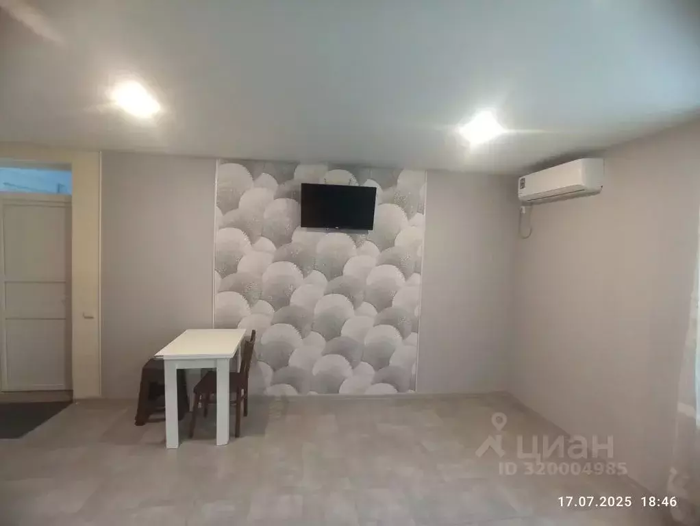 Комната Краснодарский край, Туапсе ул. Володарского, 9/17 - Фото 1
