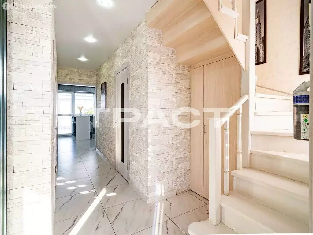 Дом в село Новая Усмань, Коммунарская улица (100 м) - Фото 1