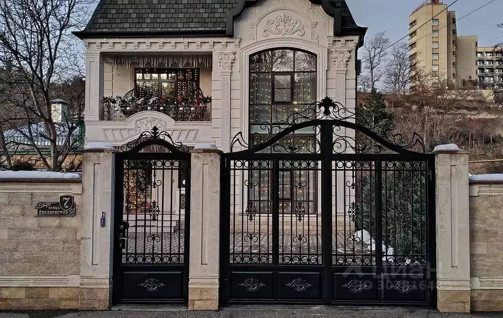 2-к кв. Ставропольский край, Кисловодск ул. Декабристов, 7 (75.0 м) - Фото 0