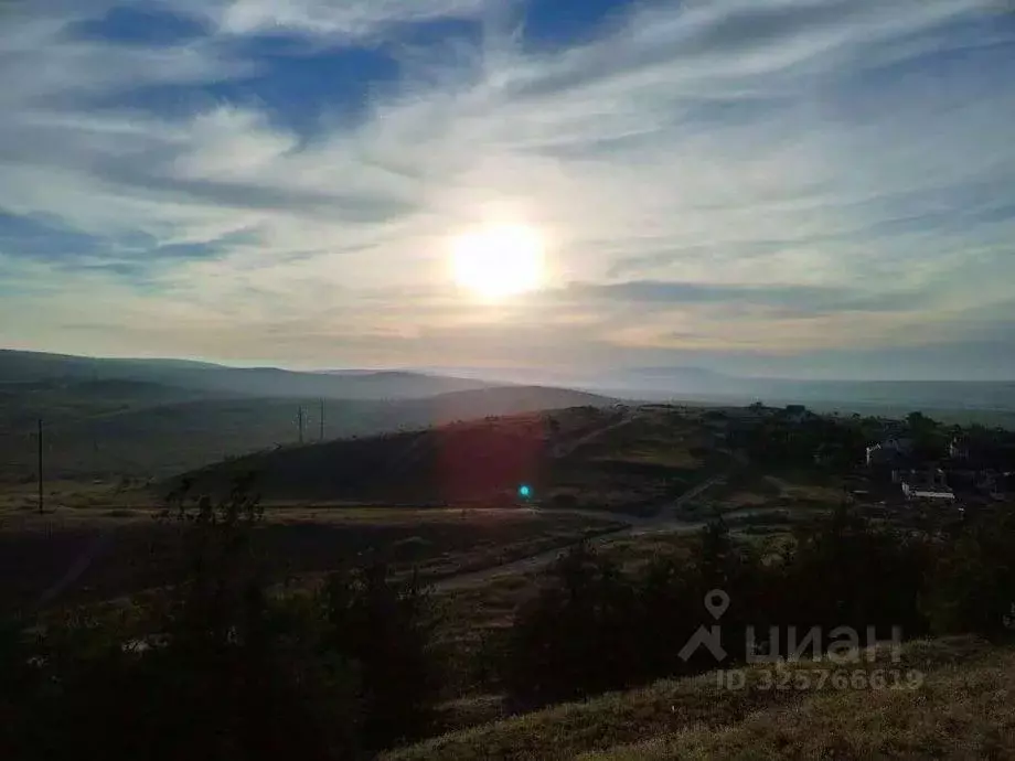 Участок в Крым, Феодосия муниципальный округ, с. Солнечное ул. ... - Фото 1